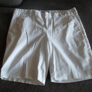 Banana Republic - Bermuda Shorts in White ** EUC **